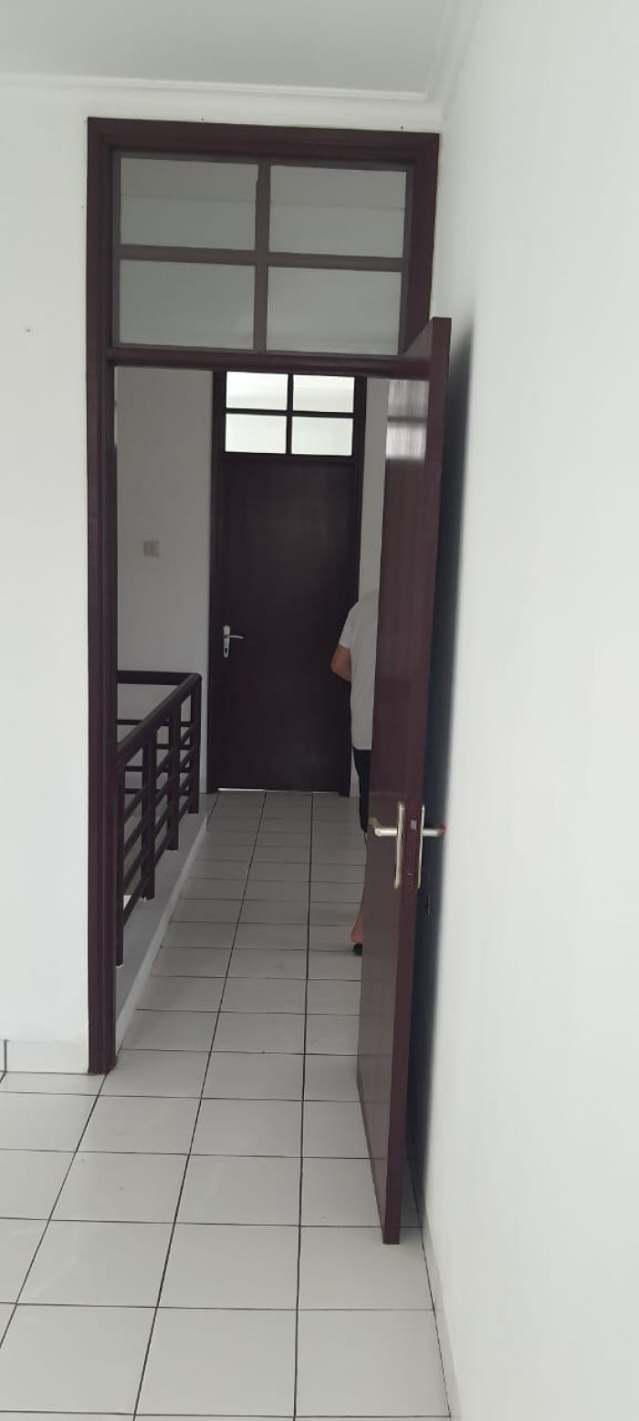 Rumah disewakan di Beverly Lippo Cikarang 